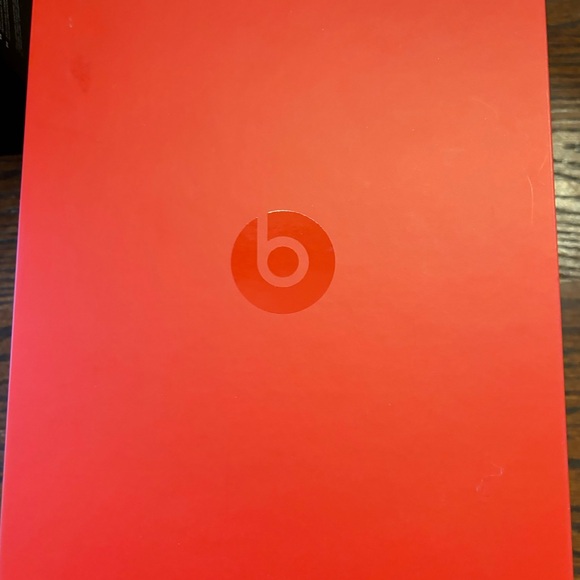 Beats Solo HD by Dr. Dre headphones - Picture 4 of 9